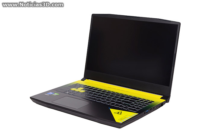 MSI CROSSHAIR 15 R6E EDITION B12UGZ foto del portátil perspectiva frontal derecha