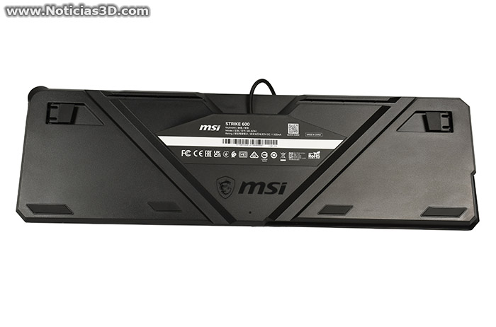 MSI STRIKE 600 Foto de la cara inferior del teclado
